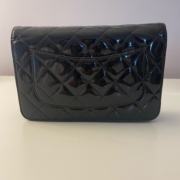 Chanel WOC Classic Logo - Black Patent Leather - Picture 7 of 14